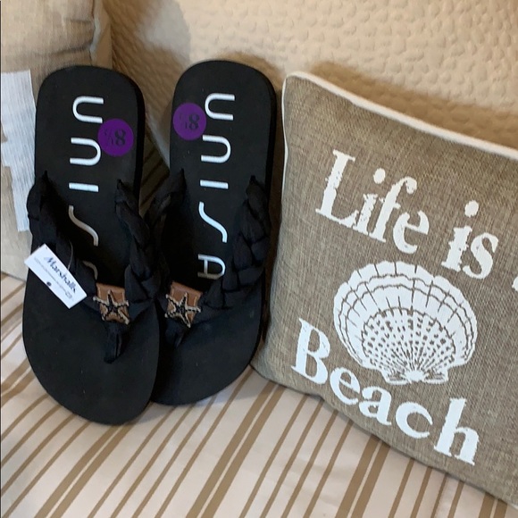 unisa flip flops black